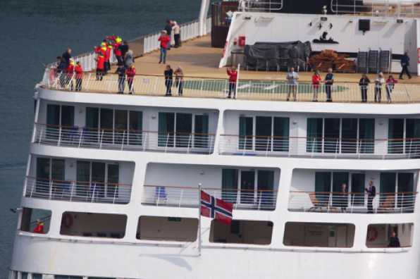 23 April 2022 - 15-06-16

----------------
Cruise ship Maud departs Dartmouth